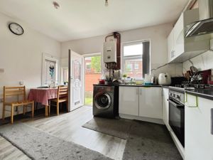 Kitchen Diner- click for photo gallery
